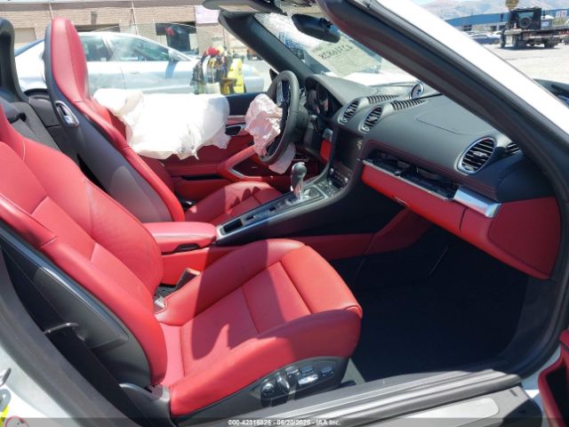 2024 PORSCHE 718 BOXSTER WP0CD2A86RK228619 Photo 4