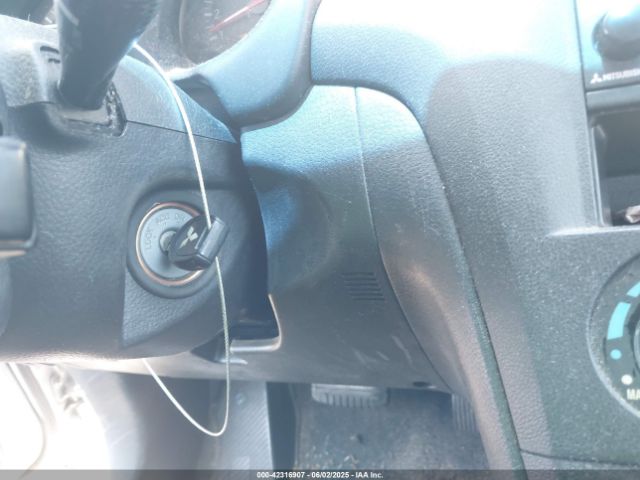 2004 MITSUBISHI OUTLANDER JA4LZ31FX4U004668 Photo 10