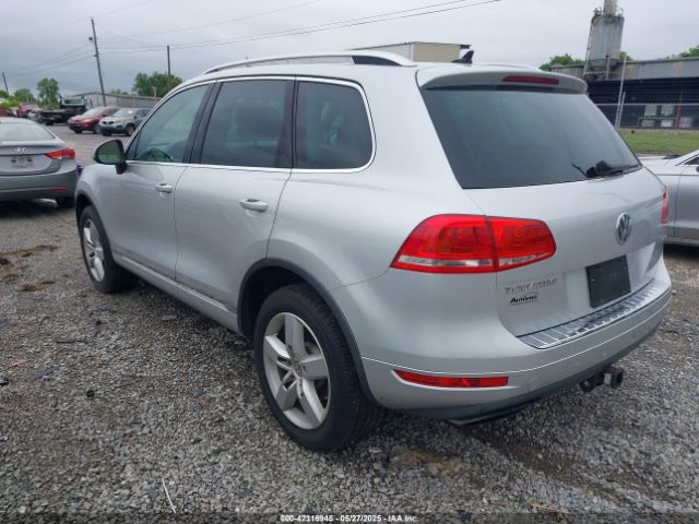 2011 VOLKSWAGEN TOUAREG WVGFF9BP0BD000384 Photo 2