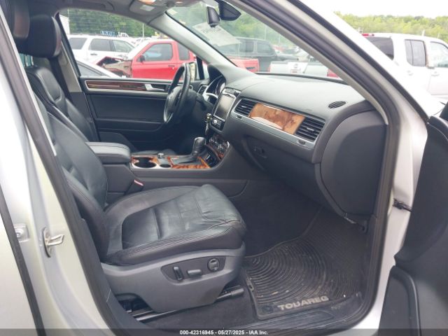 2011 VOLKSWAGEN TOUAREG WVGFF9BP0BD000384 Photo 4