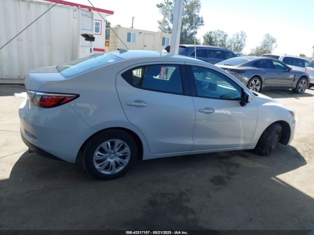 3MYDLBYV5KY512111 Toyota YARIS L