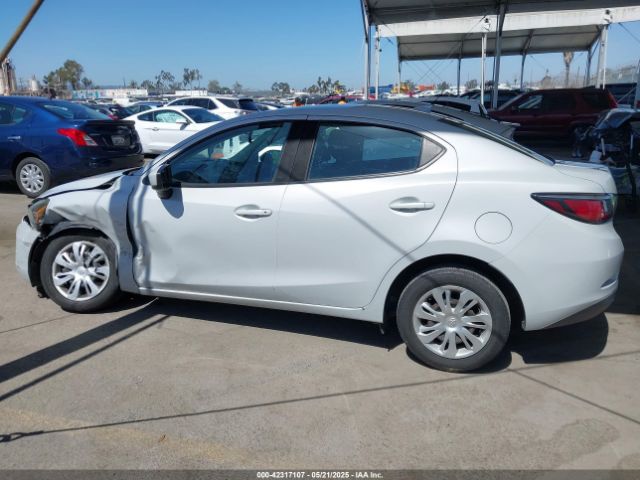3MYDLBYV5KY512111 Toyota YARIS L