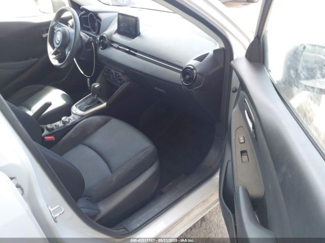 3MYDLBYV5KY512111 Toyota YARIS L