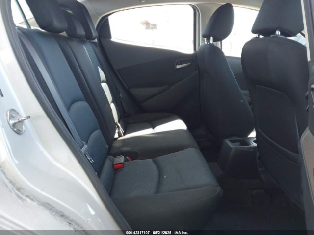 3MYDLBYV5KY512111 Toyota YARIS L
