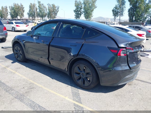 2025 TESLA MODEL Y 7SAYGDED1SF220689 Photo 2