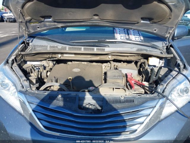 5TDKZ3DCXHS845662 Toyota Sienna Le 8 Passenger