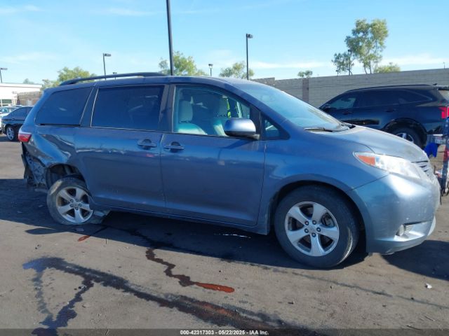 5TDKZ3DCXHS845662 Toyota Sienna Le 8 Passenger