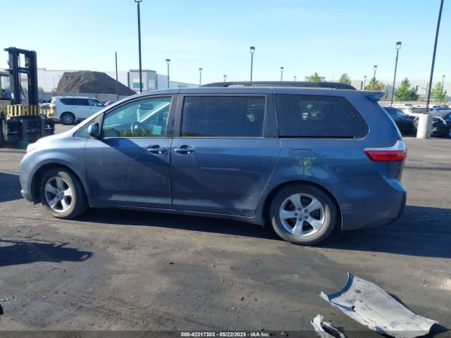 5TDKZ3DCXHS845662 Toyota Sienna Le 8 Passenger