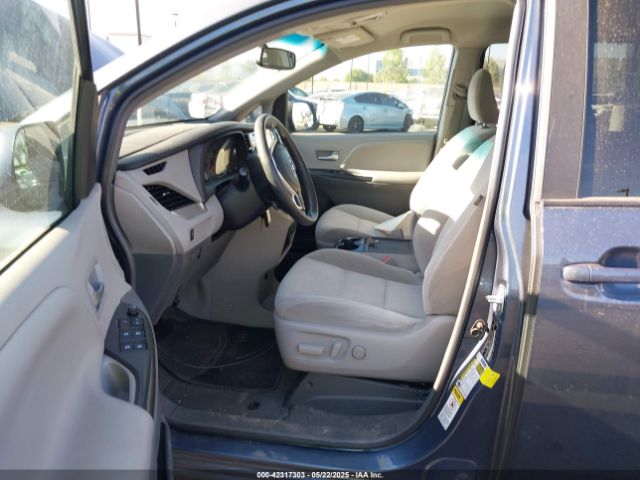 5TDKZ3DCXHS845662 Toyota Sienna Le 8 Passenger