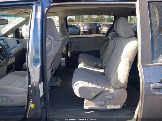 5TDKZ3DCXHS845662 Toyota Sienna Le 8 Passenger