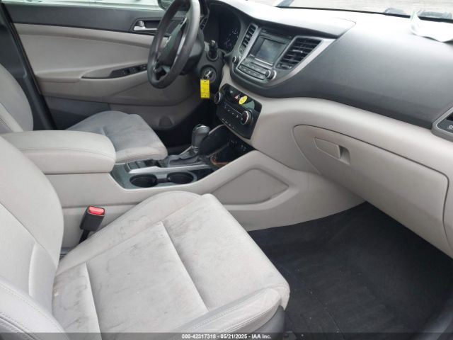 KM8J23A41JU772319 Hyundai TUCSON SE