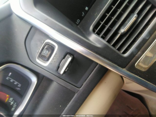 2015 VOLVO XC60 YV4612RK8F2743166 Photo 10