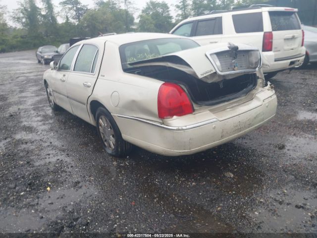 2004 LINCOLN TOWN CAR 1LNHM83W54Y639922 Photo 2
