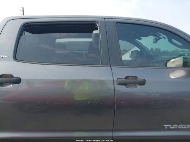 5TFEY5F10EX158350 Toyota Tundra Sr5 5.7l V8