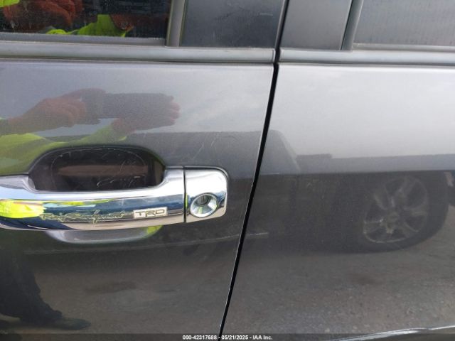 5TFEM5F13JX129477 Toyota Tundra Sr5 4.6l V8