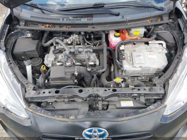 JTDKDTB3XF1102138 Toyota Prius C Two