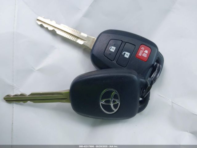 JTDKDTB3XF1102138 Toyota Prius C Two