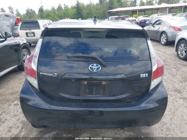 JTDKDTB3XF1102138 Toyota Prius C Two