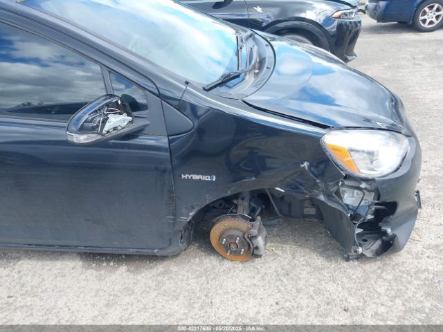 JTDKDTB3XF1102138 Toyota Prius C Two