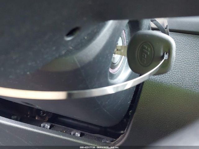 2T3G1RFV3MC170262 Toyota RAV4 LE
