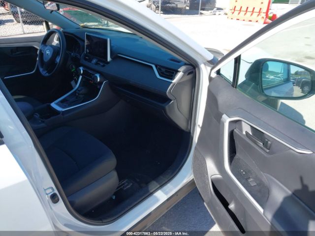 2T3G1RFV4RW426477 Toyota RAV4 LE