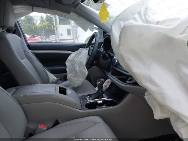 2019 TOYOTA HIGHLANDER 5TDKZRFH1KS341598 Photo 4