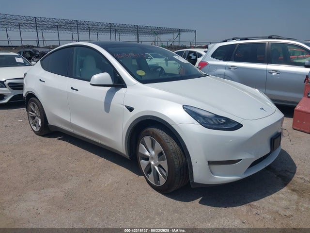 2023 TESLA MODEL Y 7SAYGDEE8PA094957 Photo 0