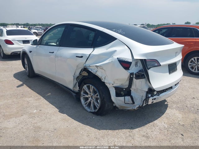 2023 TESLA MODEL Y 7SAYGDEE8PA094957 Photo 2