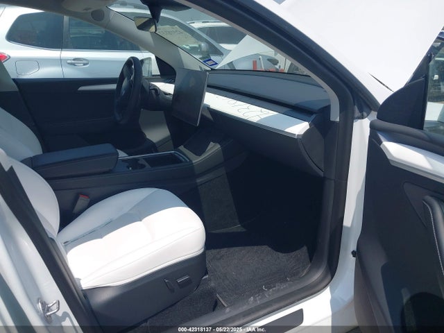 2023 TESLA MODEL Y 7SAYGDEE8PA094957 Photo 4
