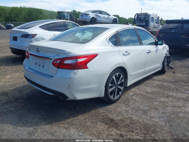 1N4AL3AP8GC271119 Nissan 2016