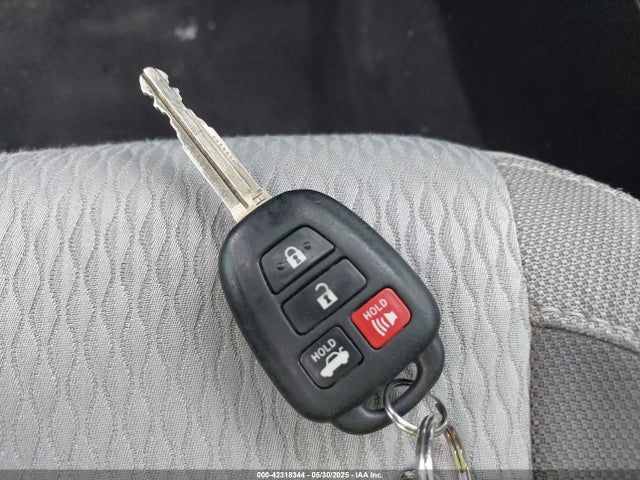Toyota COROLLA LE 2018 5YFBURHE7JP822870 Image 11
