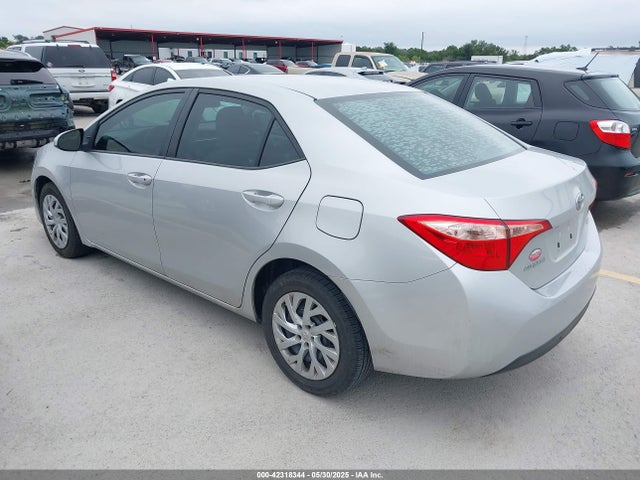 Toyota COROLLA LE 2018 5YFBURHE7JP822870 Image 3
