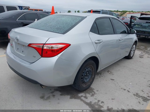 Toyota COROLLA LE 2018 5YFBURHE7JP822870 Image 4