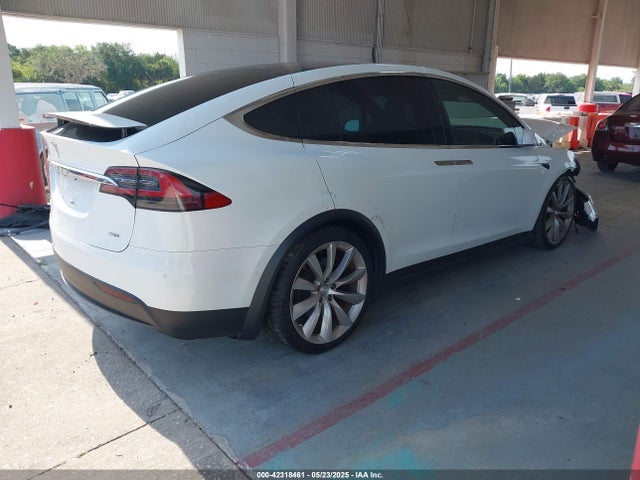 2017 TESLA MODEL X 5YJXCAE28HF053726 Photo 3