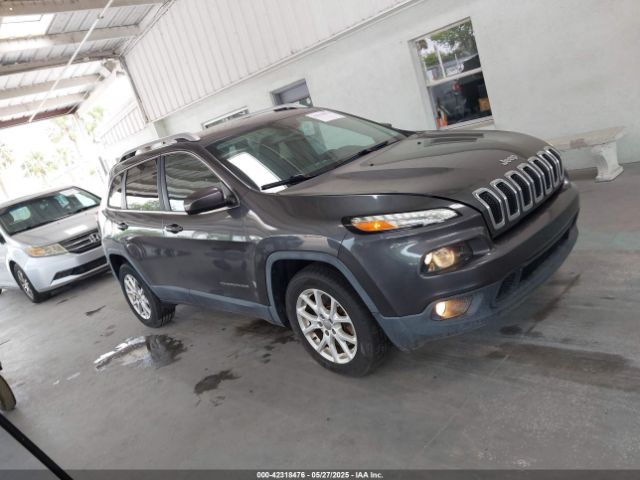 1C4PJLCB6GW247945 Jeep Cherokee Latitude
