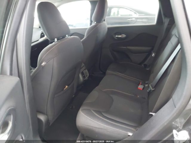 1C4PJLCB6GW247945 Jeep Cherokee Latitude