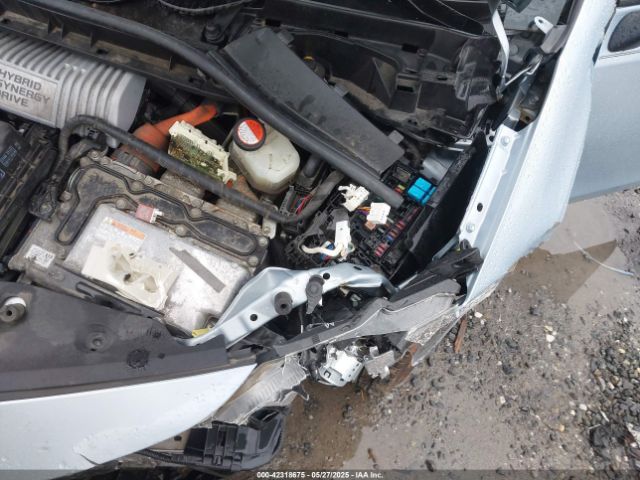 JTDZN3EUXGJ053220 Toyota Prius V Five/four/three/two