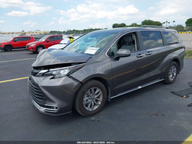 2024 TOYOTA SIENNA 5TDJRKEC7RS219623 Photo 1