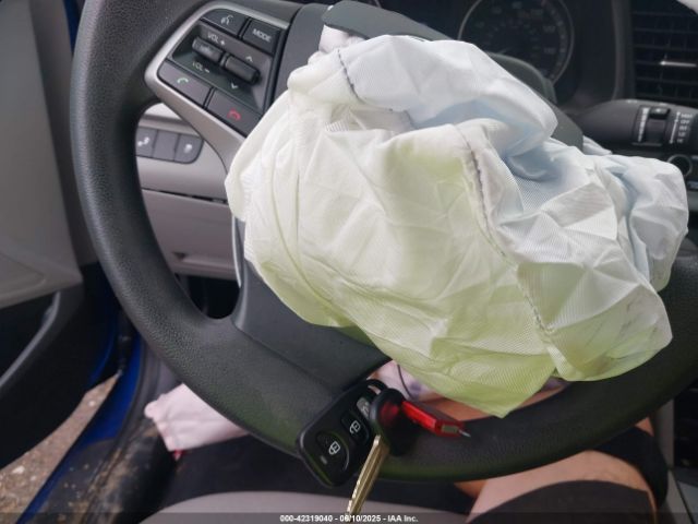 5NPD84LF3JH320502 Hyundai ELANTRA SEL