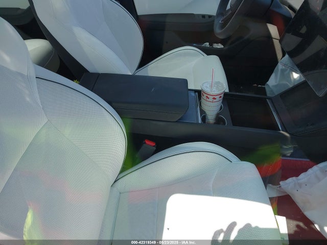 Tesla 2024 2024 5YJ3E1ET6RF869014 Image 5