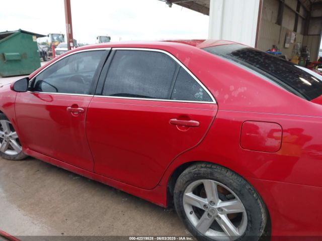 4T1BF1FK0EU762181 Toyota CAMRY SE