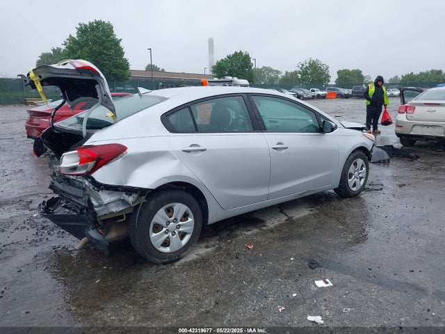 3KPFK4A76JE227807 KIA FORTE LX