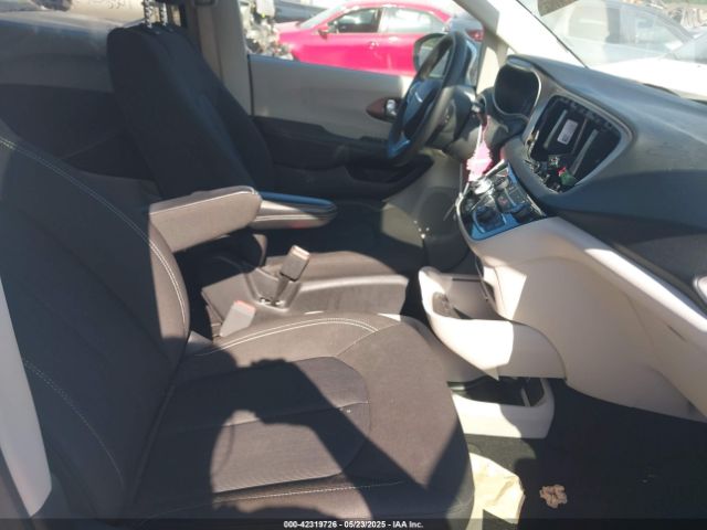 2023 CHRYSLER VOYAGER 2C4RC1CG2PR547672 Photo 4