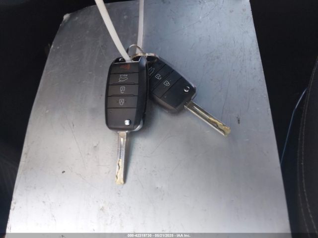 KNDJP3A58E7047027 KIA SOUL +