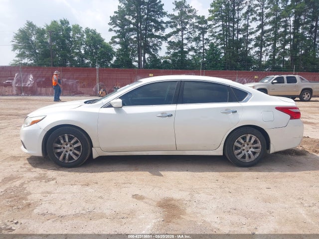 1N4AL3AP0HN320092 Nissan Altima 2.5 S