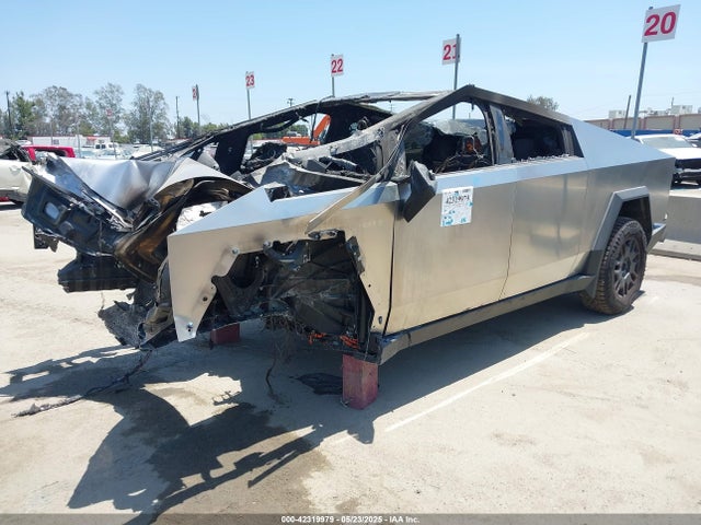 2024 TESLA CYBERTRUCK 7G2CEHED1RA031677 Photo 1