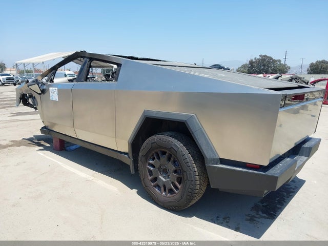 2024 TESLA CYBERTRUCK 7G2CEHED1RA031677 Photo 2