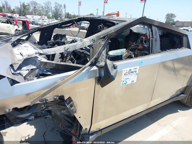 2024 TESLA CYBERTRUCK 7G2CEHED1RA031677 Photo 5