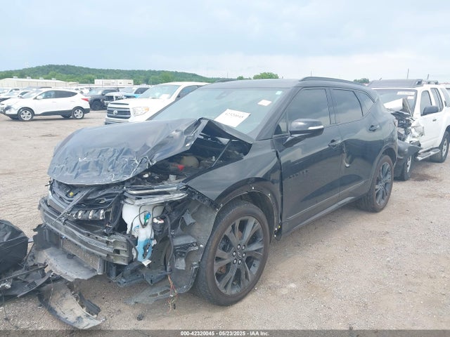 Chevrolet lgx 2021 3GNKBERS6MS583636 Image 2