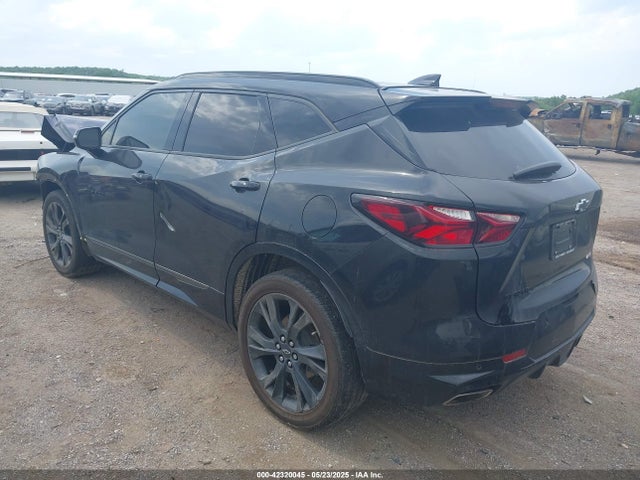 Chevrolet lgx 2021 3GNKBERS6MS583636 Image 3